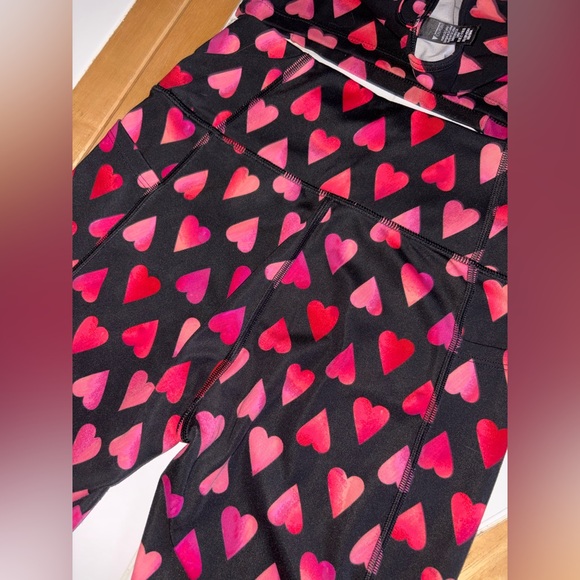 VS On Point Flow Heart Print Athletic Set - Picture 4 of 6